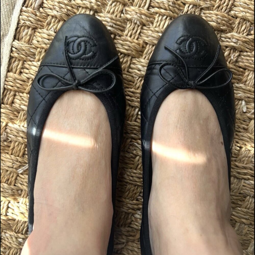 Chanel Black Quilted Lambskin CC Logo Ballet Flats 38.5